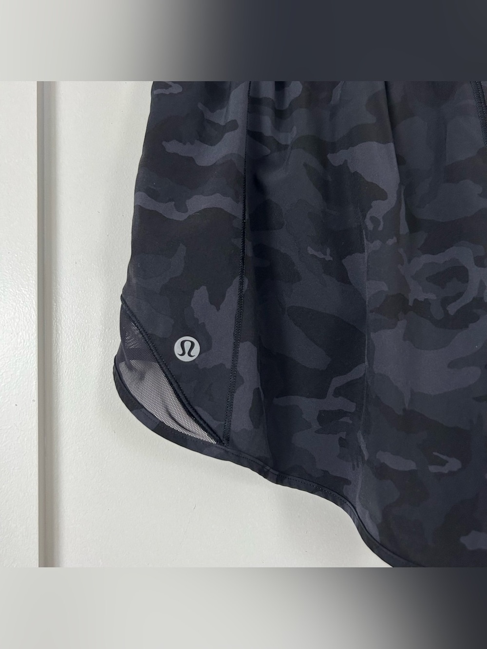 Lululemon Hotty Hot Short II *Long 4" Incognito Camo Multi Grey/Black Size 10 - Picture 7 of 13